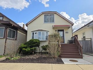 5411 W  Warwick Ave, Chicago, IL 60641