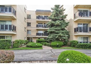 8230 Elmwood Ave #302, Skokie, IL 60077
