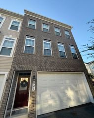 821 Savile Row Ter, Purcellville, VA 20132