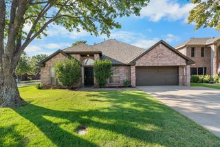 1718 Falcon Dr, Corinth, TX 76210