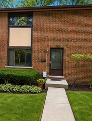 18W158 16th St, Villa Park, IL 60181