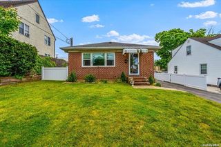 309 Walter Avenue, Mineola, NY 11501