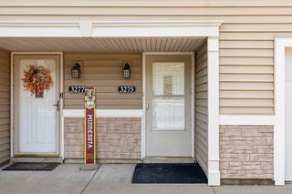 3275 Valley Ridge Dr, Eagan, MN 55121