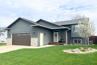 5704 S  San Diego Ave, Sioux Falls, SD 57106