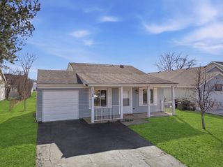 1328 Big Horn Trl, Carol Stream, IL 60188
