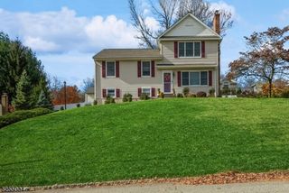 4 Bedford Pl, Morristown, NJ 07960