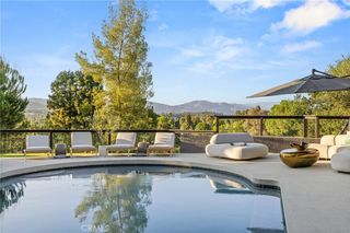 23202 Aetna St, Woodland Hills, CA 91367