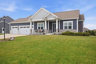 W136N6171 Weyer Farm DRIVE, Menomonee Falls, WI 53051
