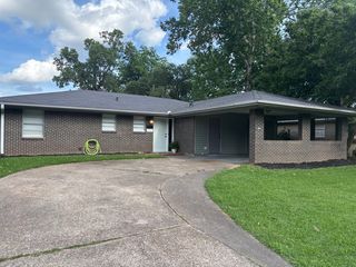 2037 Shadywood Ln, Shreveport, LA 71105