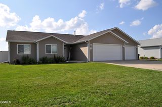 3070 Whitlow St, Lincoln, ND 58504