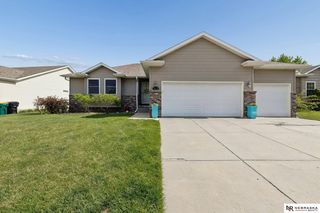 8929 Truchard Rd, Lincoln, NE 68516