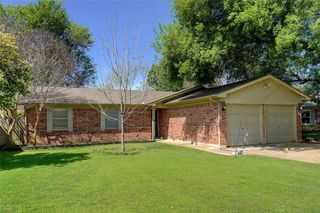 7413 Meadow Dale Dr, Watauga, TX 76148