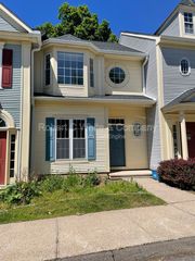 402 Cambridge Cmns, Middletown, CT 06457