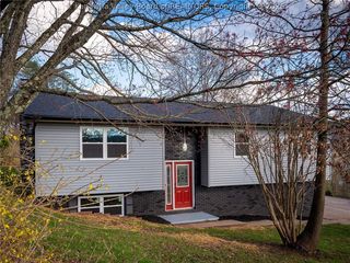 5302 Linda Vista Dr, Charleston, WV 25313