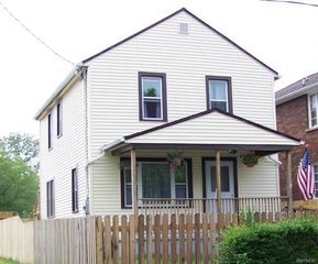 602 9th St, Niagara Falls, NY 14301