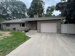 309 W  13th Ave, Mitchell, SD 57301