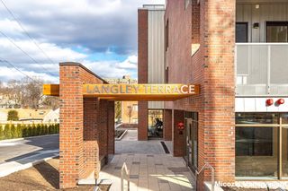 392 Langley Rd #394-11, Newton Center, MA 02459