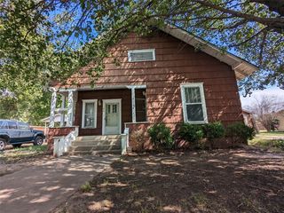 410 S  Grand Ave, Gainesville, TX 76240
