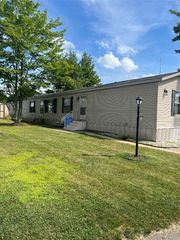 8205 Briercrest Dr, Erie, PA 16509