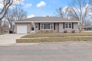 602 Southview Dr, Marshall, MN 56258