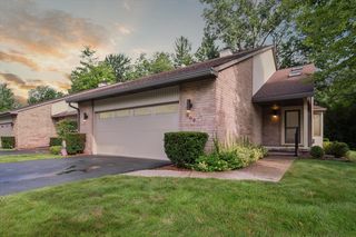 602 Shorefront Cir, Midland, MI 48640