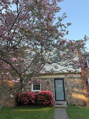 338 Rock Spring Dr SW, Leesburg, VA 20175