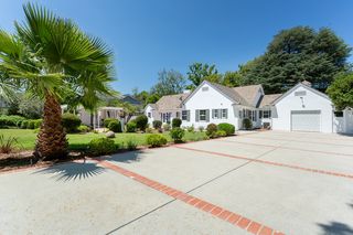 Pass Thru Garage-Parking!