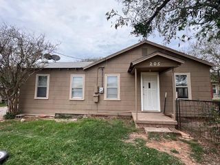 205 N  Morgan Ave, Petrolia, TX 76377