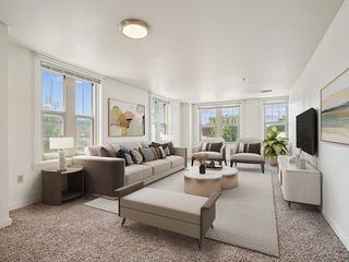 421 19th St #906, Moline, IL 61265