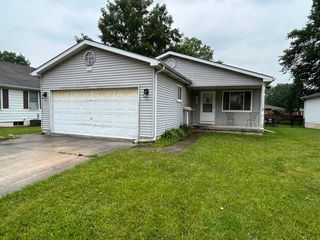 727 Parkway Ave, Elgin, IL 60120