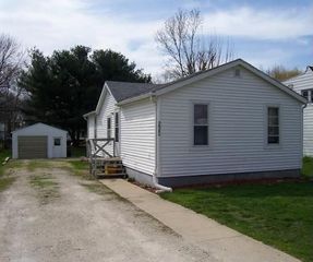 222 Avenue D, Rock Falls, IL 61071