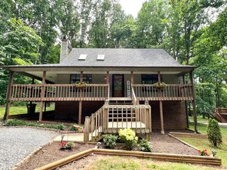 707 Jefferson Woods Dr, Forest, VA 24551