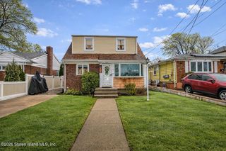 375 Stewart Ave, Staten Island, NY 10314