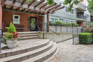 7912 170th Avenue NE #104, Redmond, WA 98052