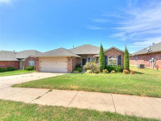 1805 January Pl, Moore, OK 73160