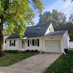 2205 Clearwater Ave, Bloomington, IL 61704