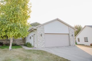 6 Line Dr, Morris, MN 56267