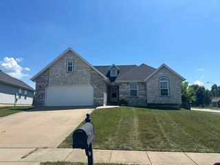 2966 W  Riverside St, Springfield, MO 65807