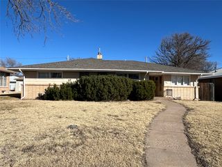 1806 Hart Ave, Dodge City, KS 67801