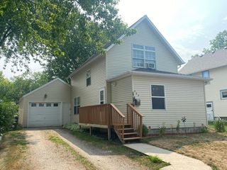 505 S  7th St, Olivia, MN 56277