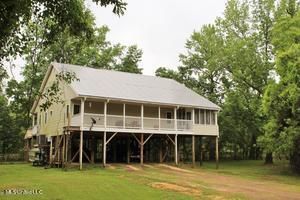 103 Holly Ln, Lucedale, MS 39452