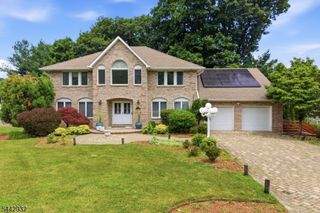 37 Continental Rd, Morris Plains, NJ 07950