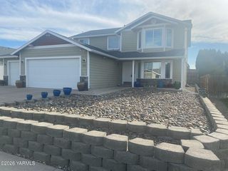 515 Baker St, Moxee, WA 98936