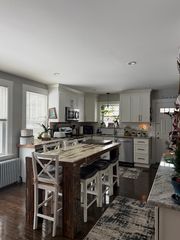 82 Main St, Lynnfield, MA 01940