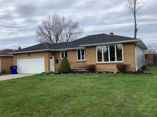 116 Forest Hill Dr, Williamsville, NY 14221