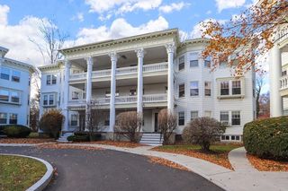138 Middlesex Rd #B, Chestnut Hill, MA 02467