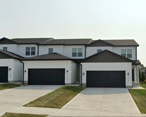 1260 E  28th St #1, Norwalk, IA 50211