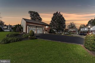 140 Cherry Ln, Folsom, PA 19033