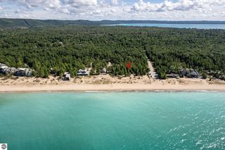 Bay Ln, Glen Arbor, MI 49636