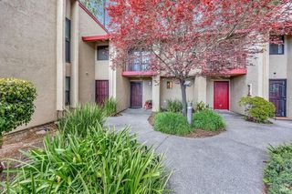 60 Redwood Court, Santa Rosa, CA 95409